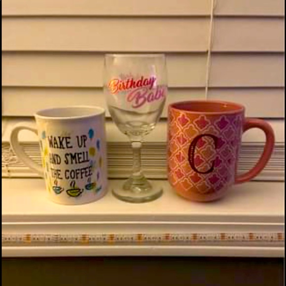 Coffee mugs and wine glass - Picture 1 of 1